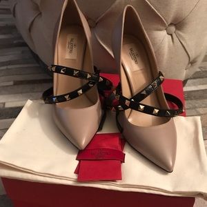Brand NWT Valentino Garavani Studwrap Pump
